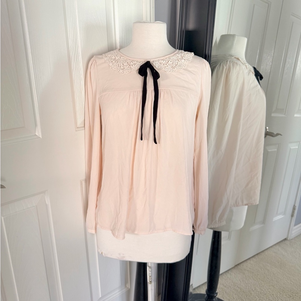 Lace Collar Long-Sleeve Blouse with Black Tie